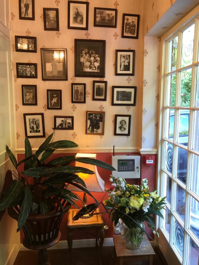 Chart House Bed And Breakfast Dorking Exterior foto